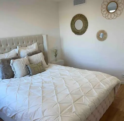 T3 Standing Апартаменти